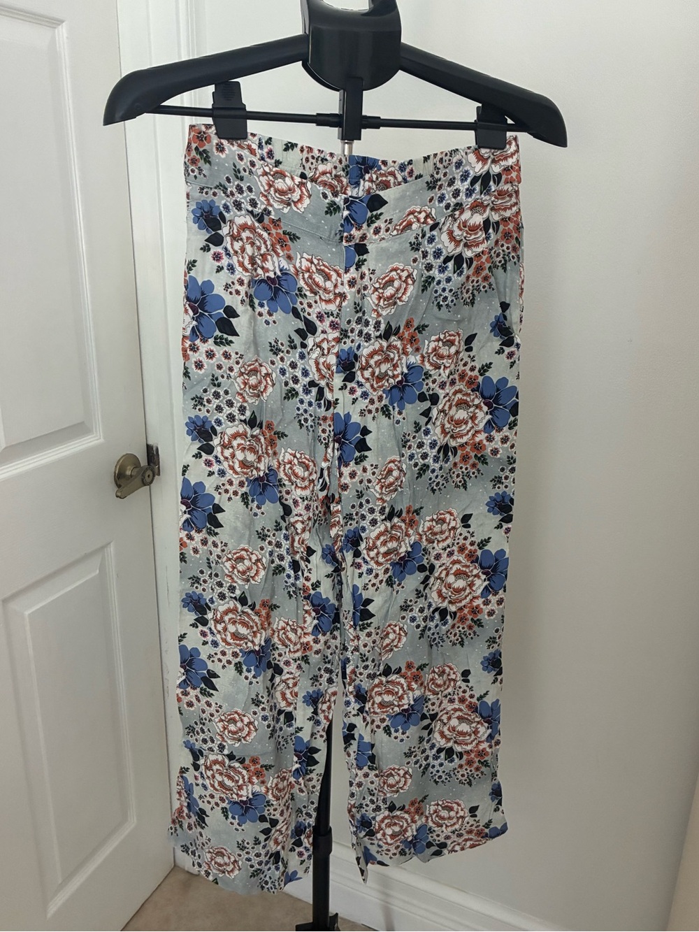 Ladies Soft Surroundings floral pants Size Petite XS